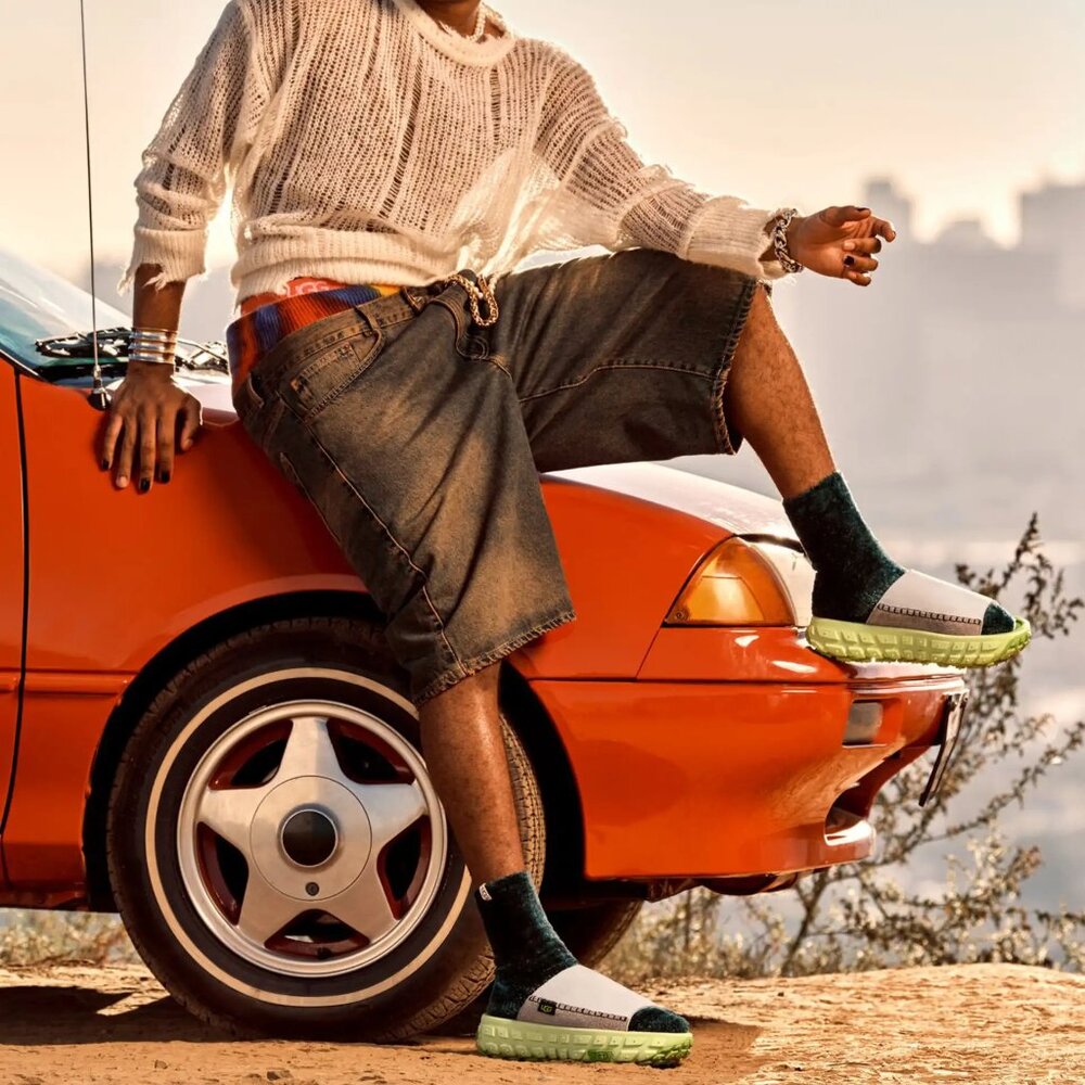 UGG All Gender Venture Daze Slide - Picture 7 of 11